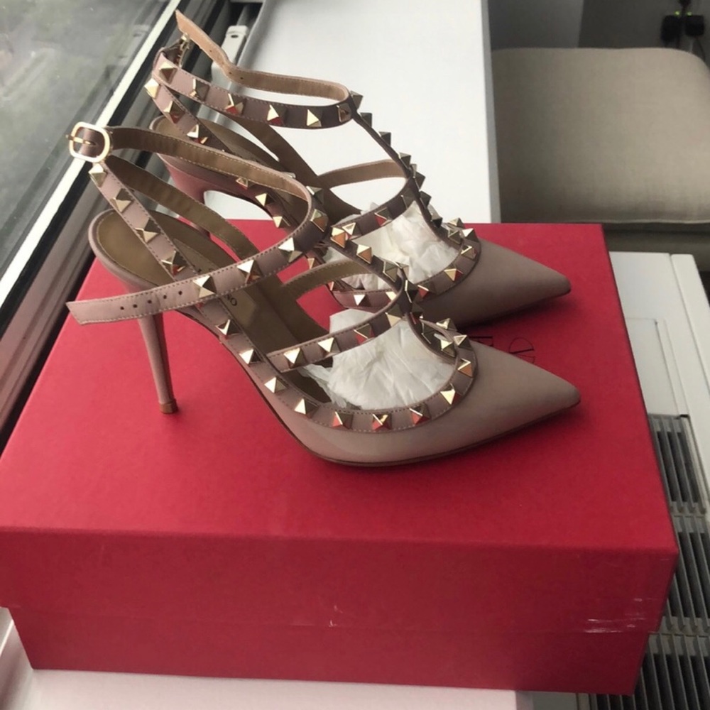 Valentino Rockstuds Nude brand new!